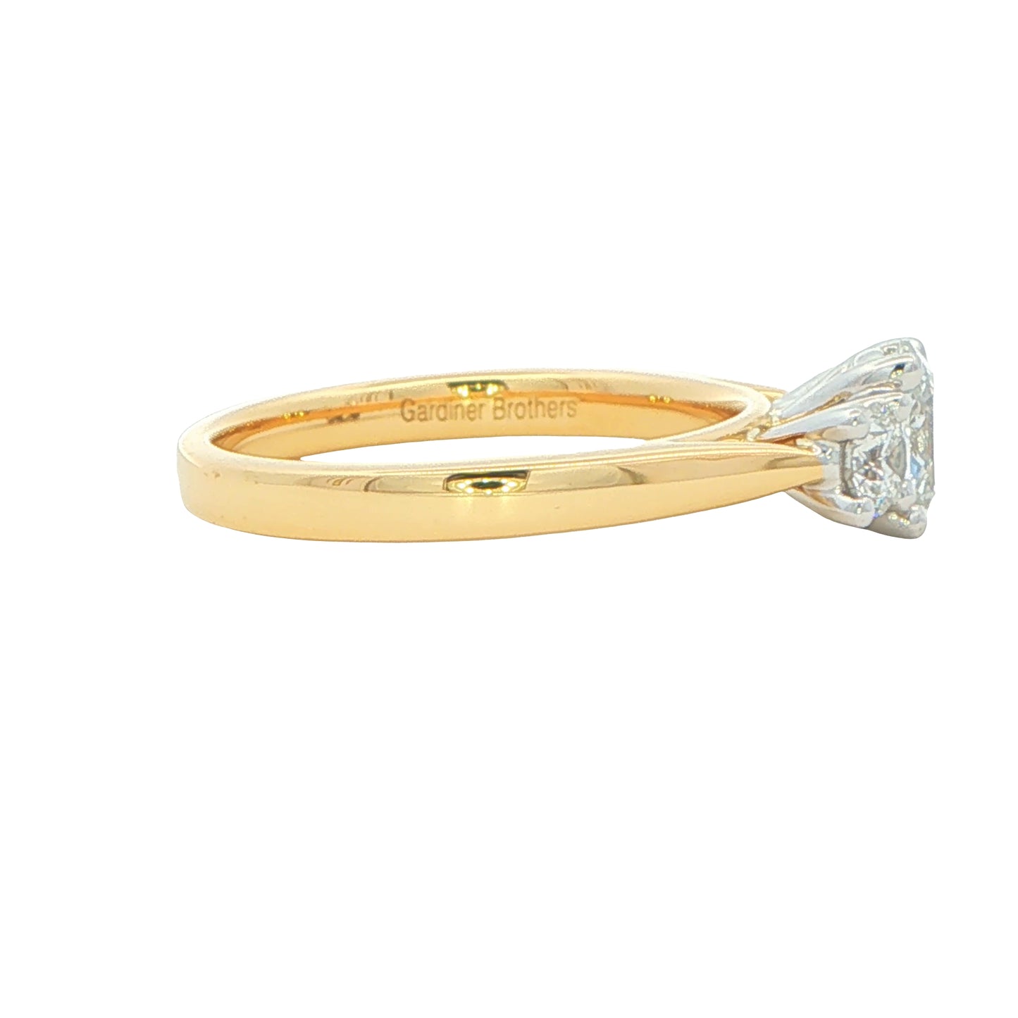 Yellow Gold Oval and round brilliant cut diamond 3 stone ring - 0.83cts