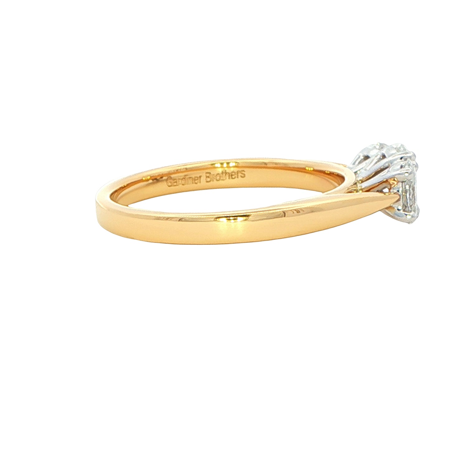 Oval shaped diamond 3 stone ring - 0.81cts