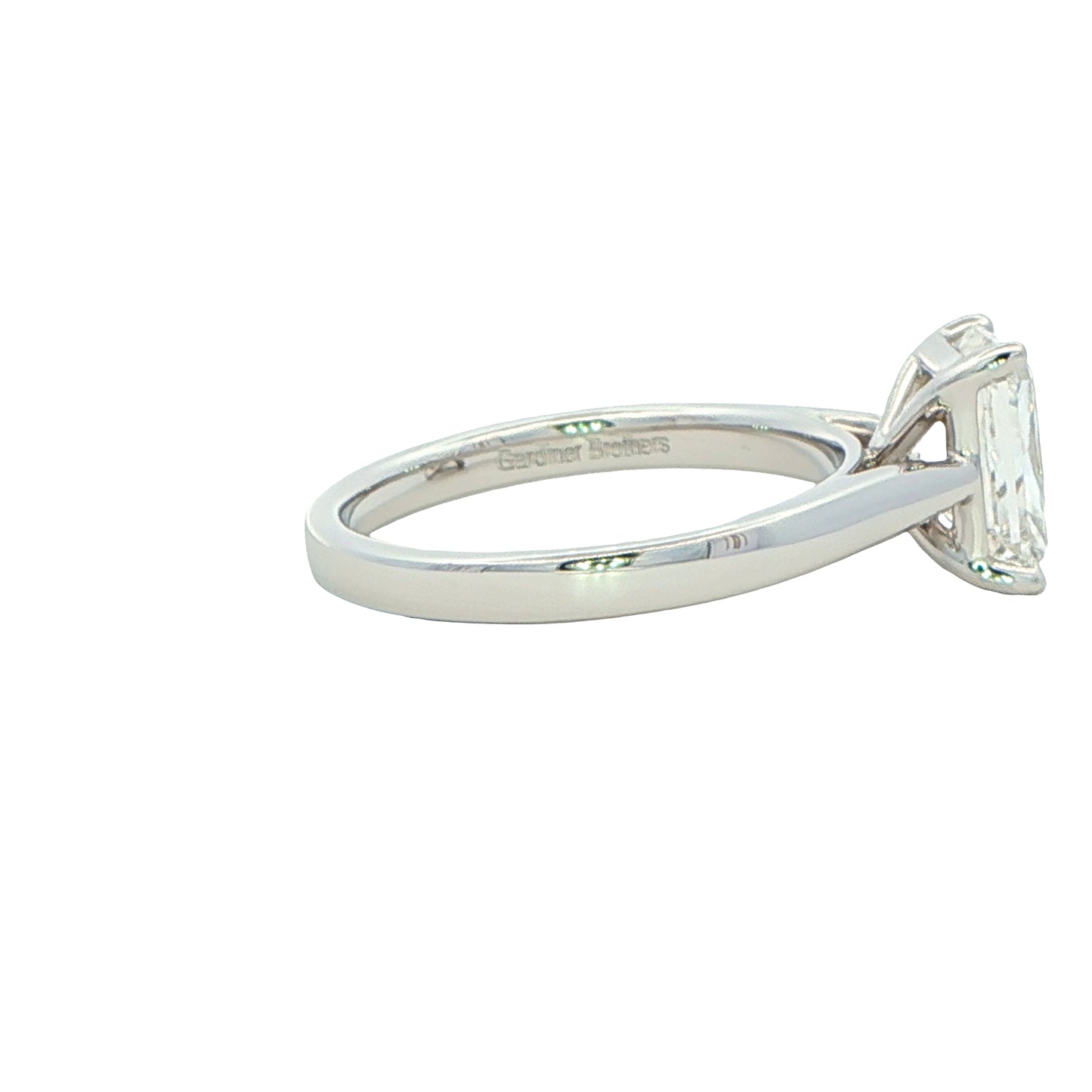 Radiant cut diamond solitaire ring - 2.00cts