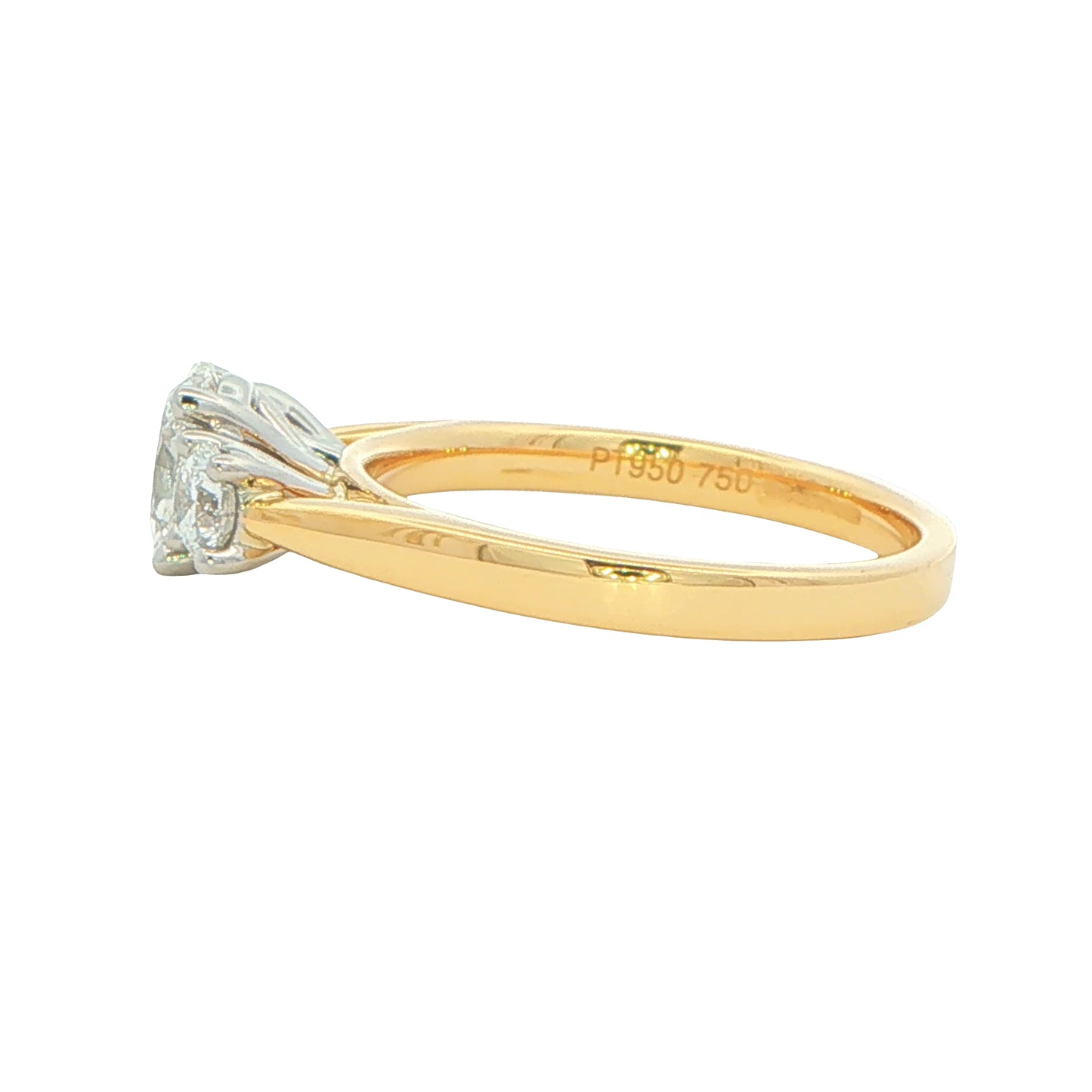 Yellow Gold Oval and round brilliant cut diamond 3 stone ring - 1.10cts