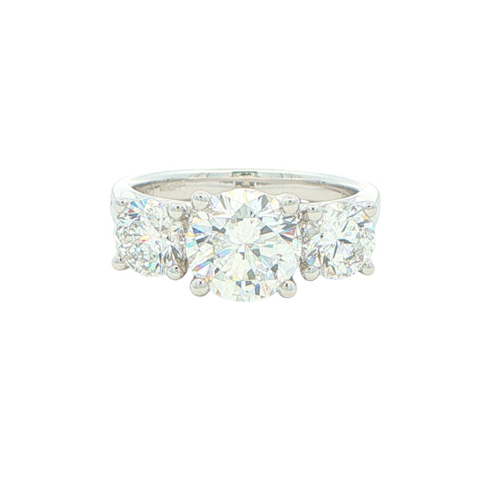 Platinum Round brilliant cut diamond 3 stone ring - 2.57cts