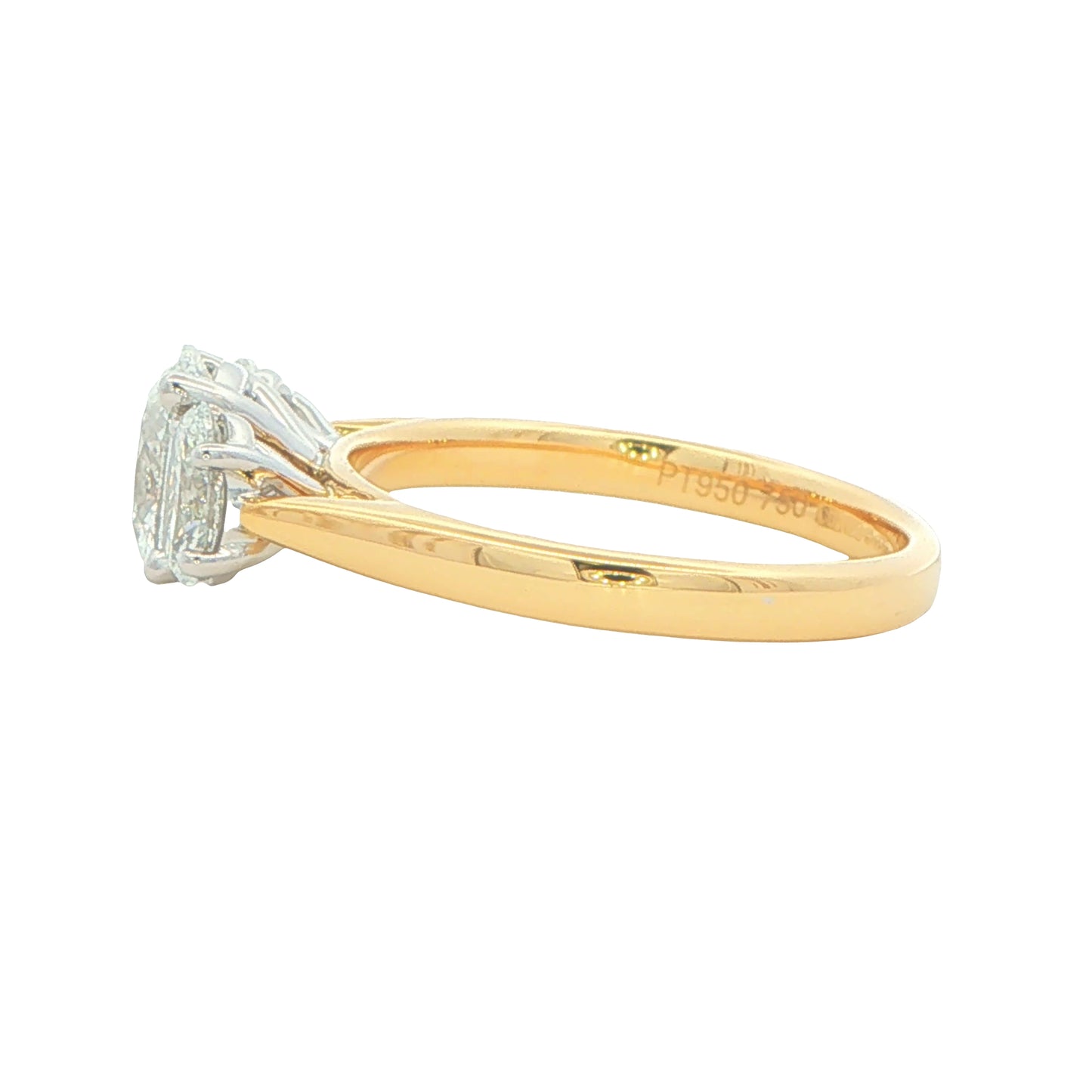 Yellow Gold Oval shaped diamond 3 stone ring - 1.62cts