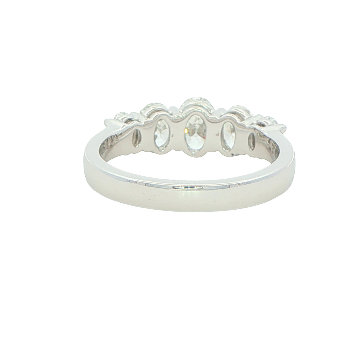 Oval shaped diamond 5 stone Graduated eternity ring - 1.60cts